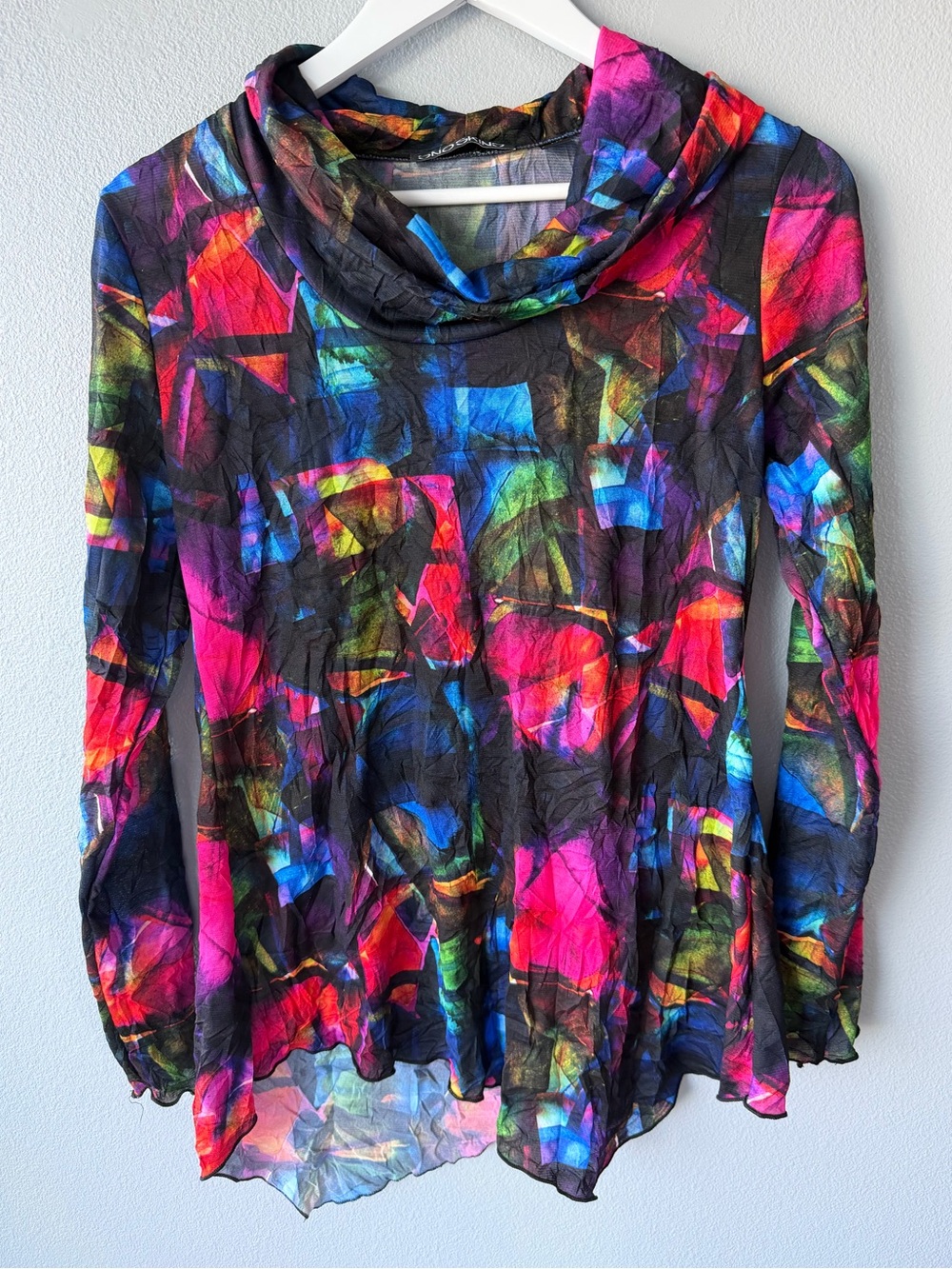 Sno skins black colorful Kaleidoscope Crinkle Cowl long sleeve Neck Tunic sz M